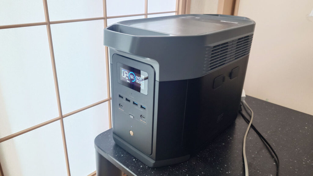 和室の台の上に置いた、リビング用のEcoFlow DELTA 2 Max